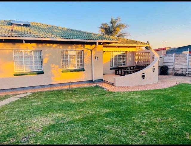 3 BEDROOM PROPERTY TO RENT IN WYCHWOOD